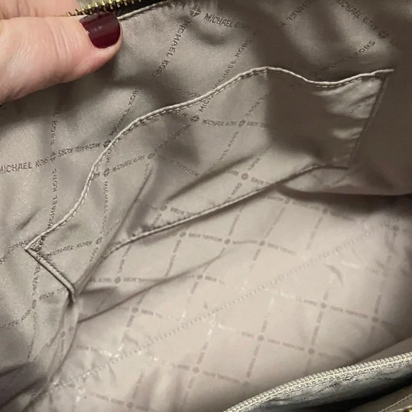 Michael Kors Signature Brown and Tan Tote🤎LIKE NEW🤎SUPER CLEAN🤎 - Picture 9 of 13